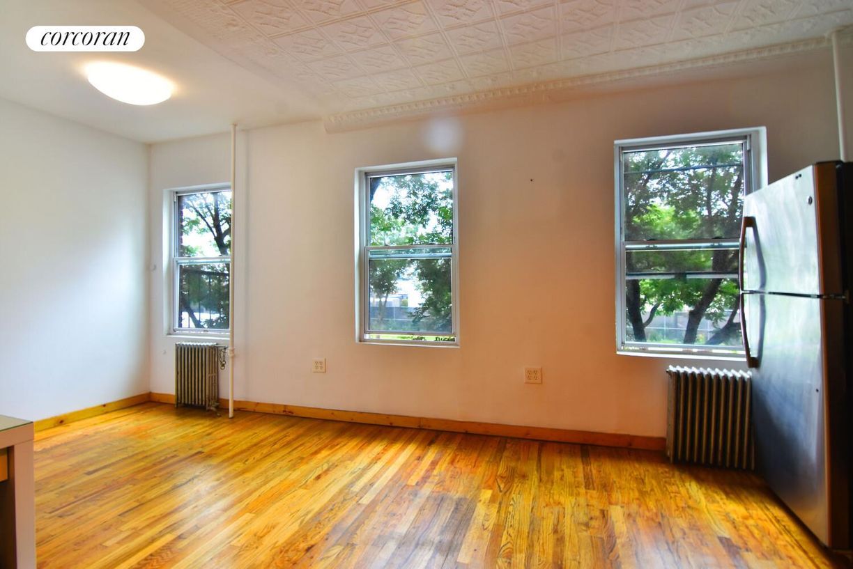 Foto principal - 129 Columbia St