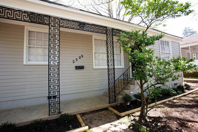 Building Photo - 2309 S Tyler St