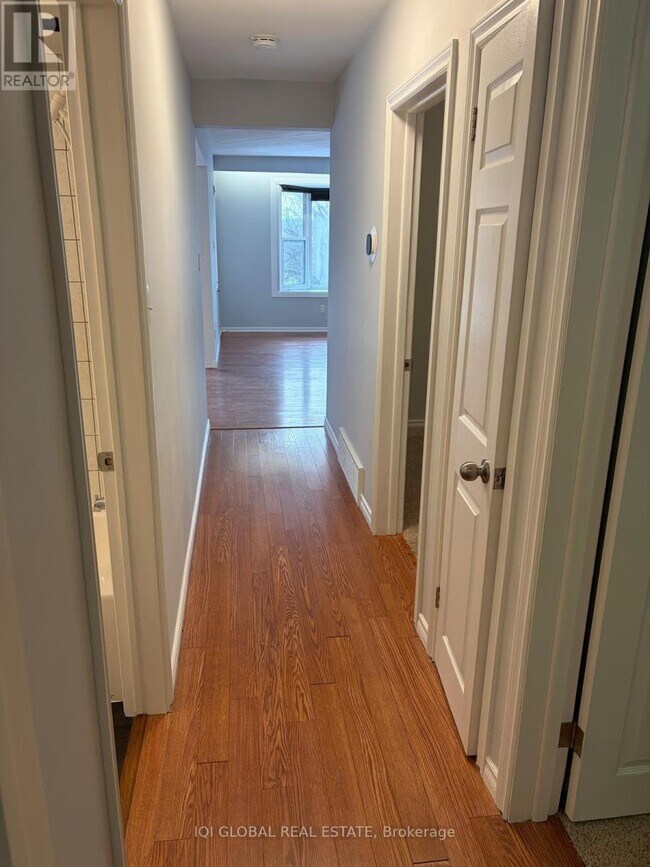 Building Photo - 452 Elizabeth St