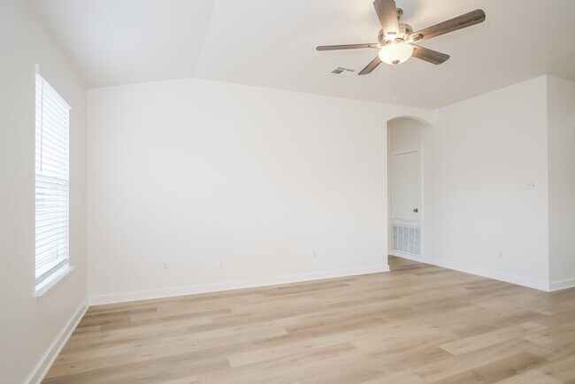 Building Photo - 105 Lucy Cove