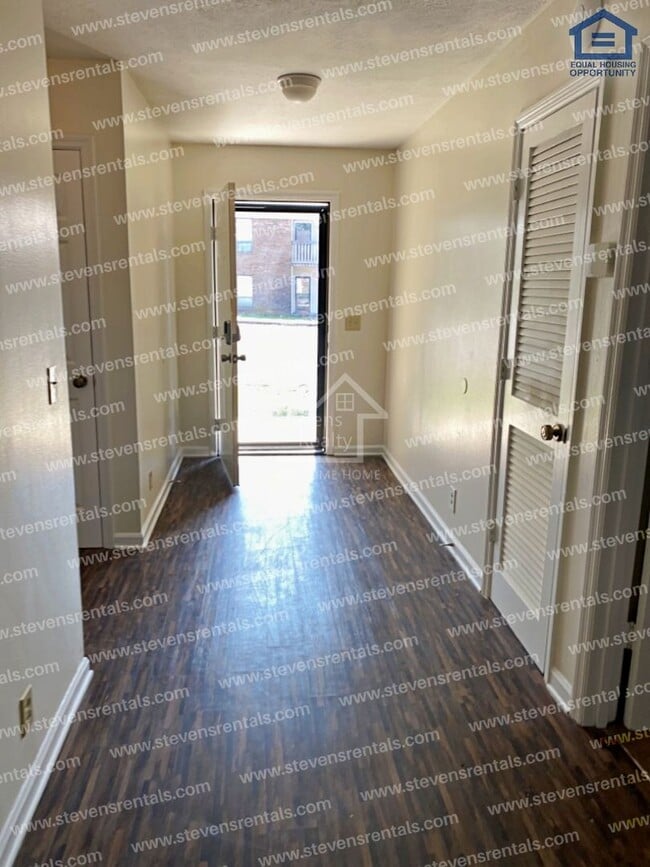 Building Photo - 419 Oriole Dr