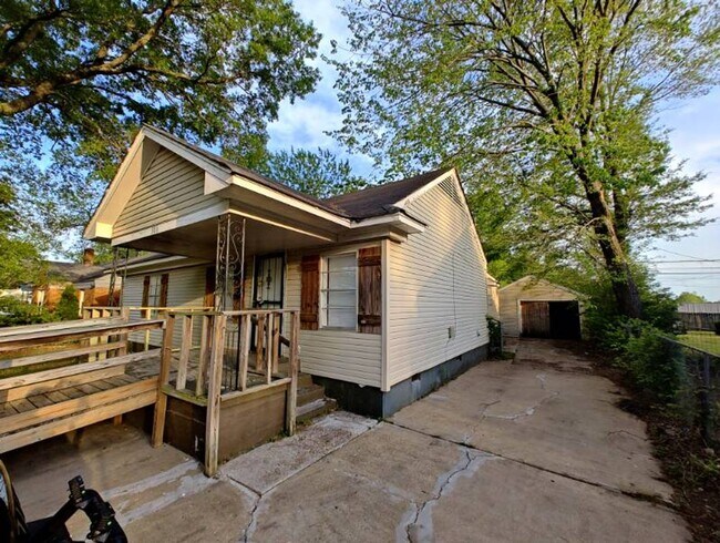 Building Photo - BELOW MARKET RENT!