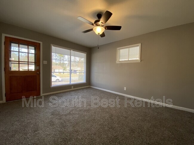 Foto del edificio - 7001 Knollwood Rd
