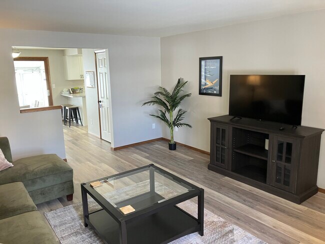 Wi-Fi, Roku TV - 1385 Maricopa Dr