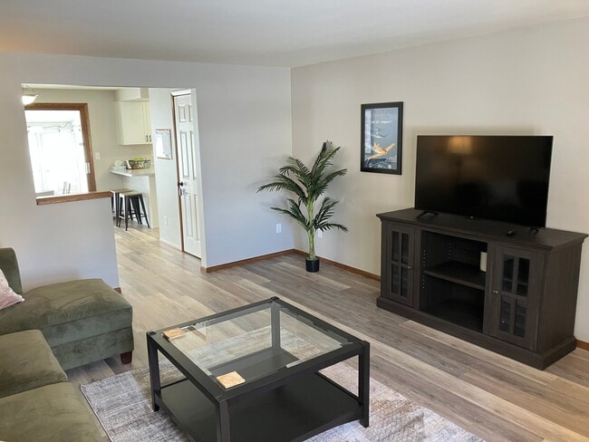 WiFi, Roku TV - 1385 Maricopa Dr