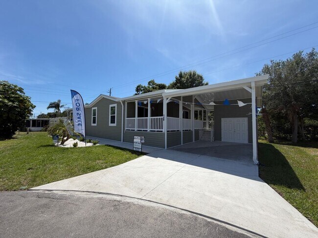 Building Photo - 160 4th St W