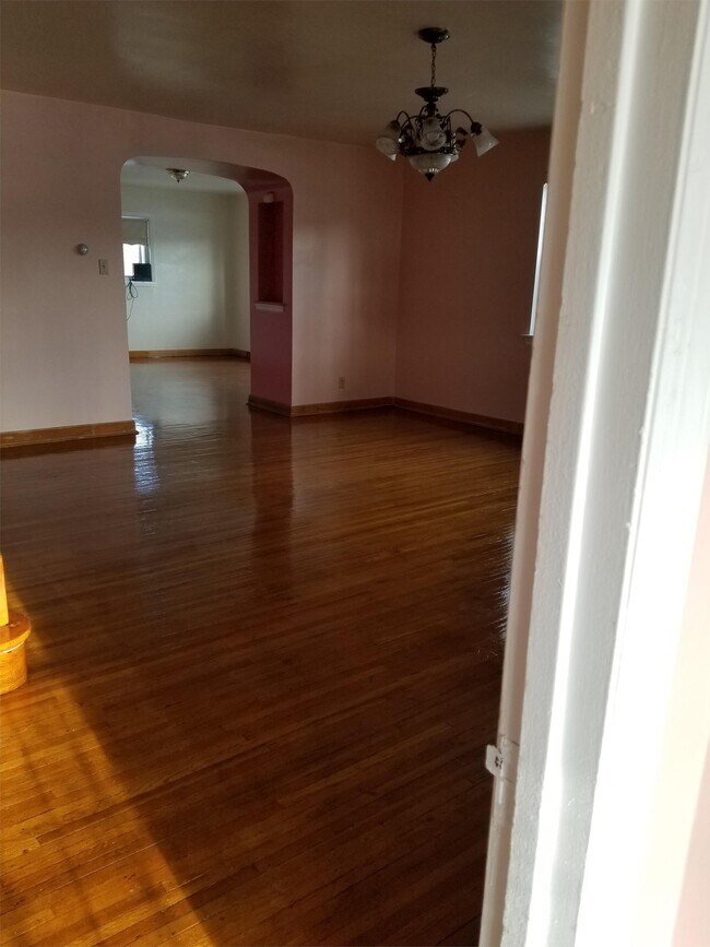 Building Photo - 1151 Levick St