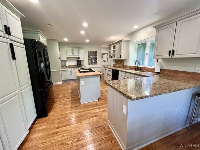 Foto del edificio - 219 Glenridge Rd