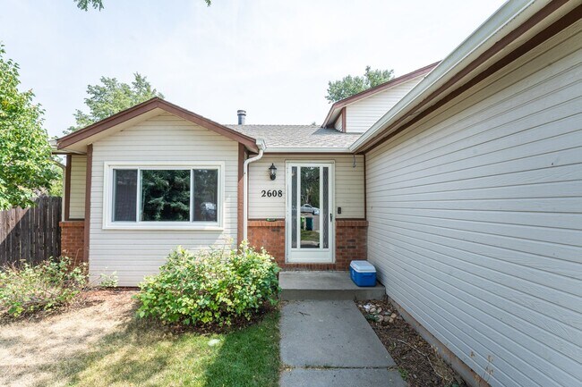 Foto del edificio - 3 bed, 2 bath Tri-Level in Brown Farm Subdivision