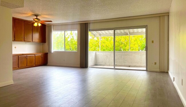 Building Photo - 400 S Los Robles Ave