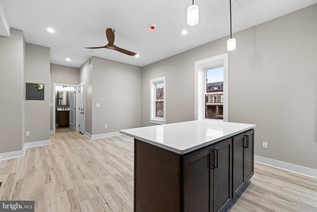 Building Photo - 400 S Conkling St