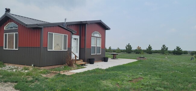 Building Photo - Embrace the Country Life! 3BD/2BA -AVAILAB...