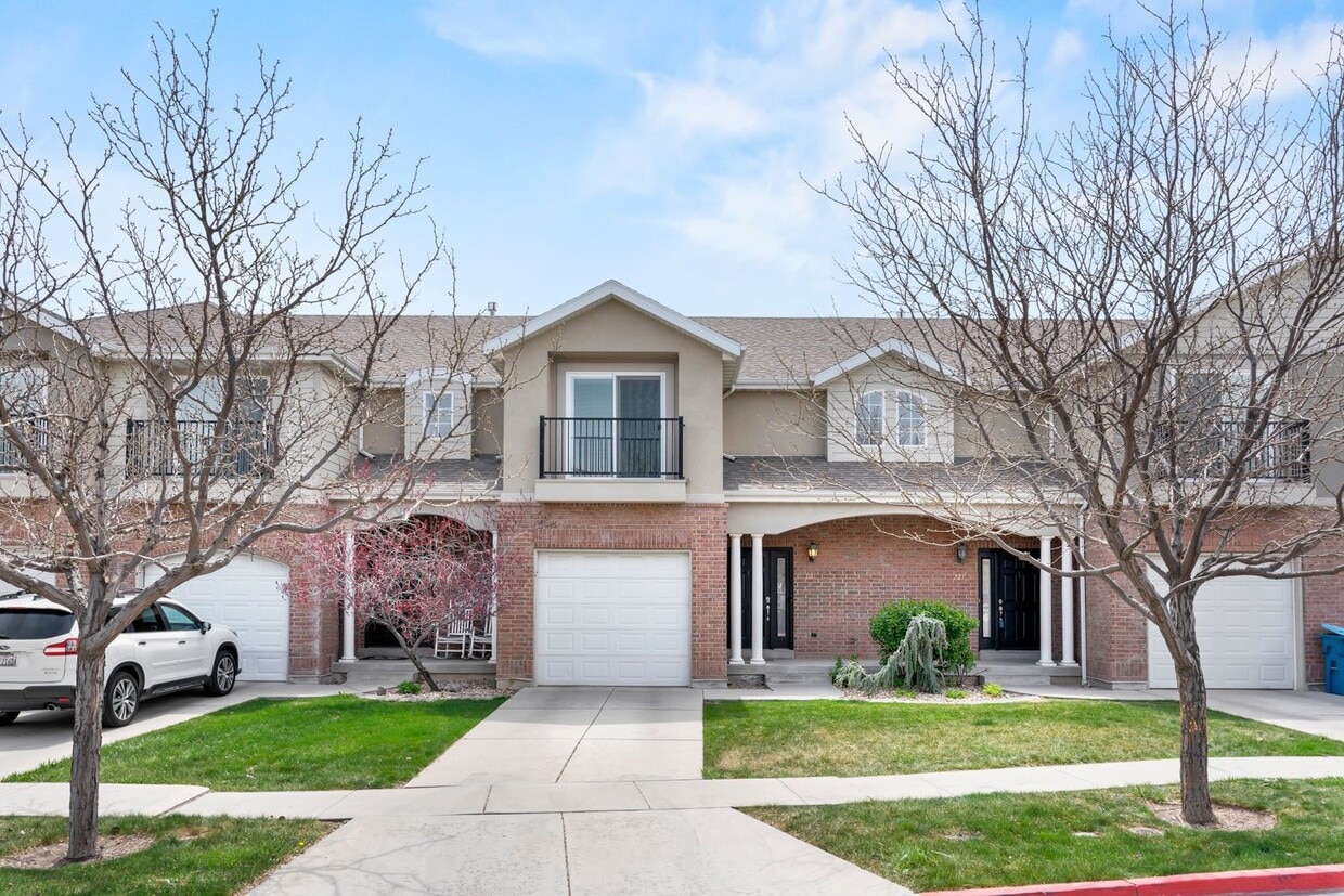 231 E Sunshine Dr, Eagle Mountain, UT 84045 Townhome Rentals in Eagle