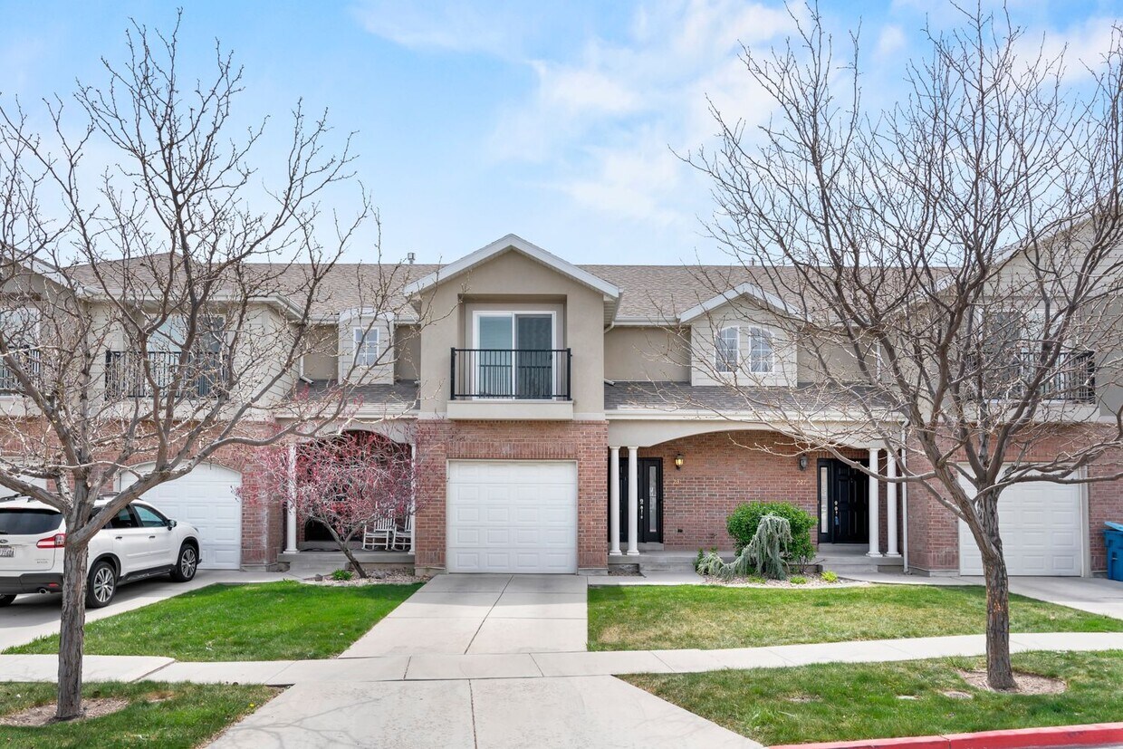 231 E Sunshine Dr, Eagle Mountain, UT 84045 Townhome Rentals in Eagle