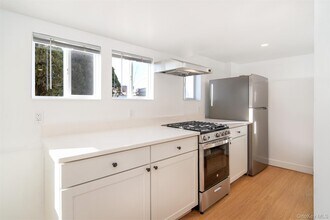 Building Photo - 9 N Buckhout St