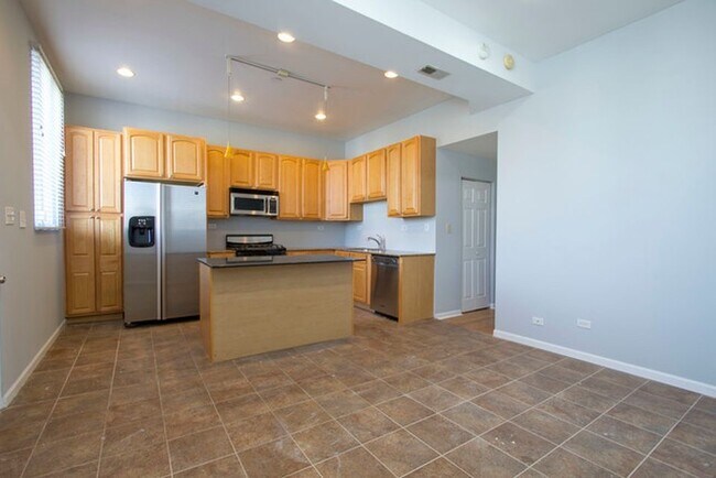 Building Photo - 3508 W Diversey Ave