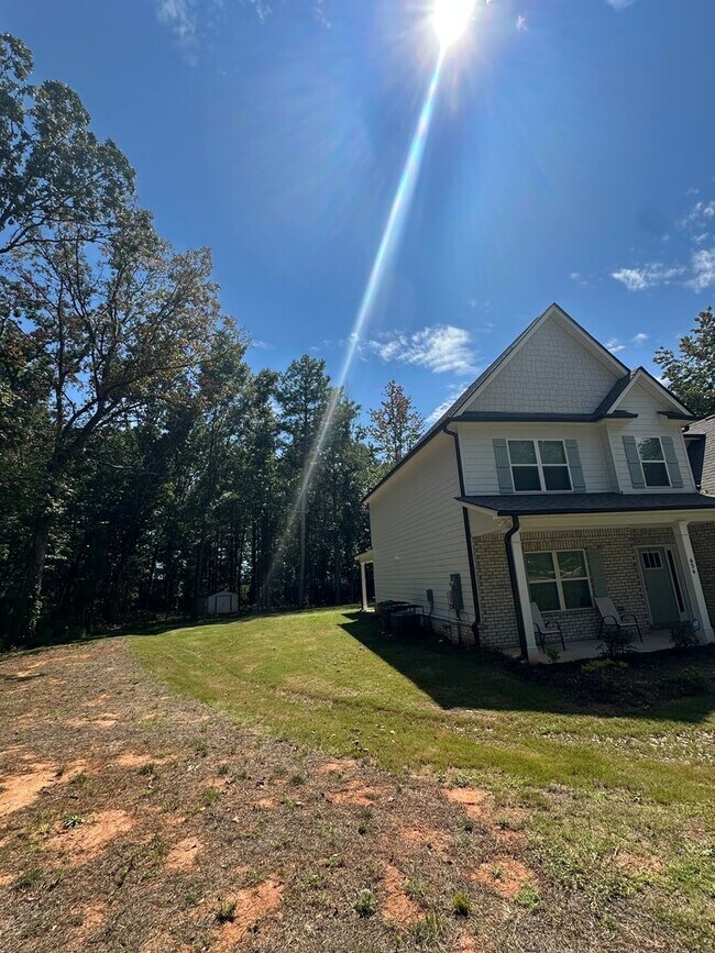 Foto del edificio - 656 E Lake Rd