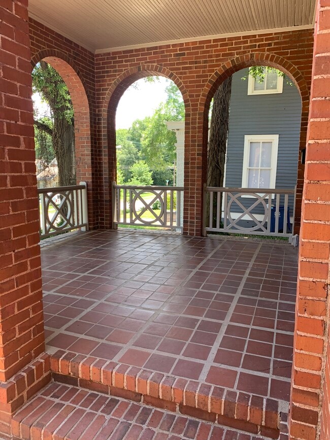 Building Photo - 1580 Oglethorpe St