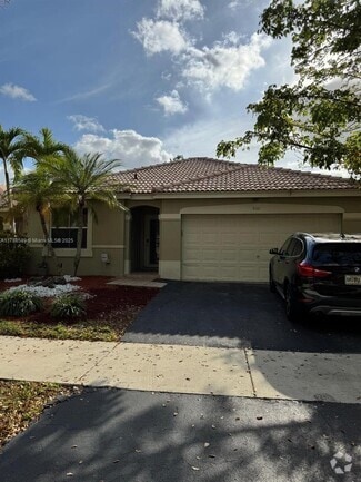Building Photo - 4101 Pine Ridge Ln