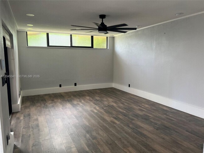 Building Photo - 3940 Victoria Dr