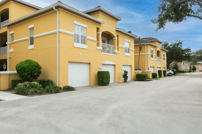 Building Photo - 5015 Fairways Cir