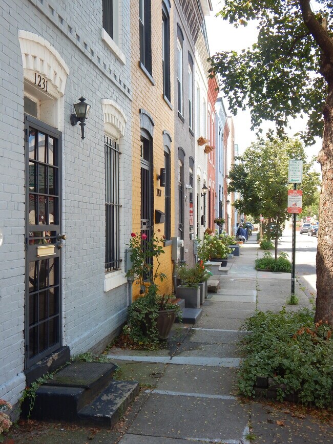 Building Photo - 1253 Wylie St NE