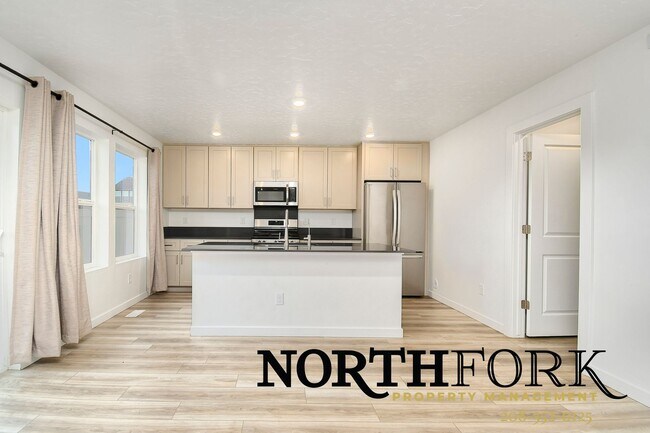 Foto del edificio - Meridian Home, Fantastic Location!