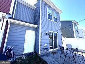 Building Photo - 576 Thumper Dr