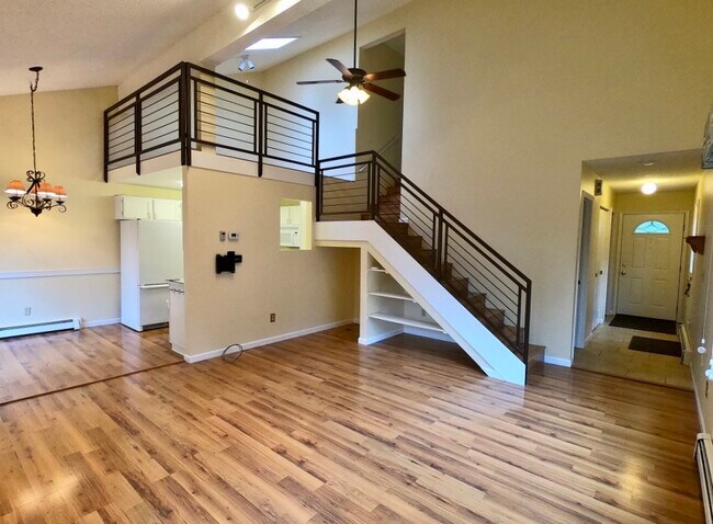Building Photo - 1250 Jackson Dr