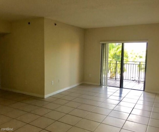 Building Photo - 9340 Fontainebleau Blvd