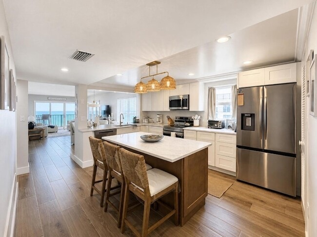 Building Photo - 10200 S Ocean Dr