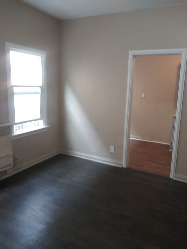 Building Photo - 457 W 87th St