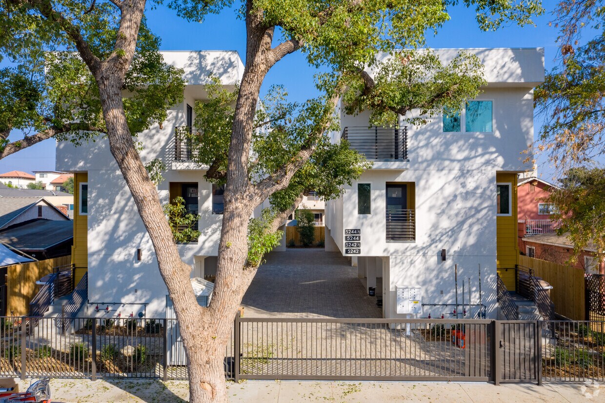 Primary Photo - 5246 Cleon Ave