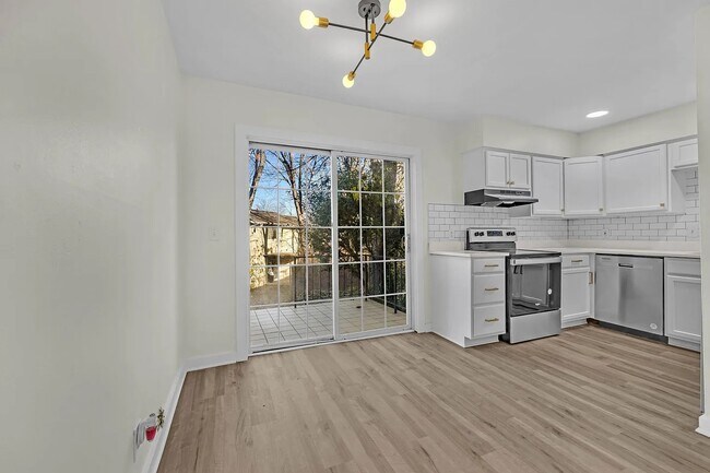 Cocina y comedor - 4958 Edmondson Pike