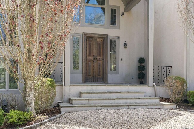 Building Photo - 28 Deerwood Path