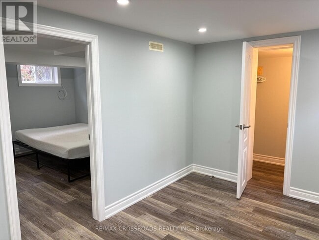 Building Photo - 83 Clonmore Dr