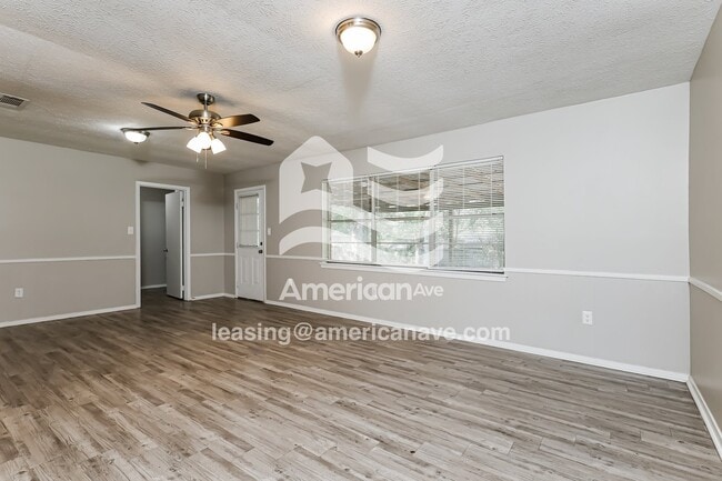Building Photo - 422 Queen Marie Ln