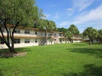 Foto principal - University Oaks Apartments