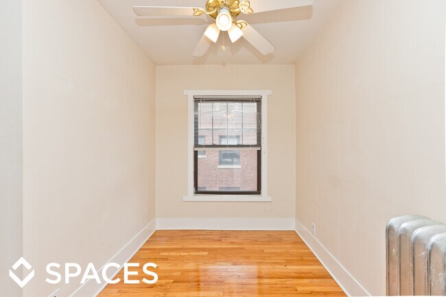 Building Photo - 518 W Cornelia Ave
