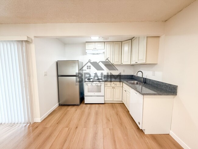 Foto del edificio - 5611 Fulcher Ave