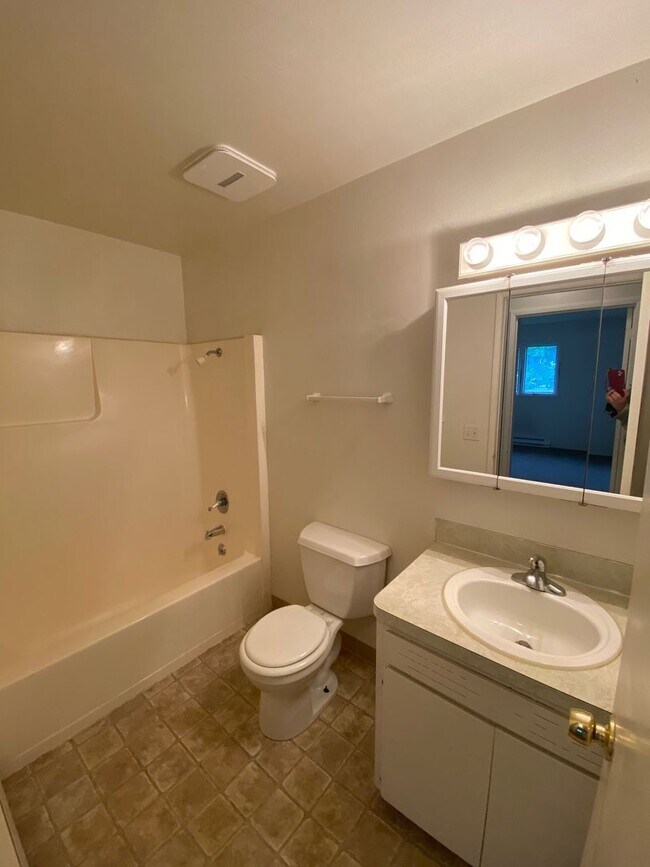 Foto del edificio - 4 - bedroom home close to Stateline