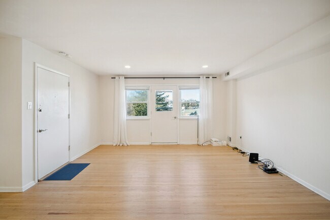 Living room and balcony access - 6901 Valley Ave