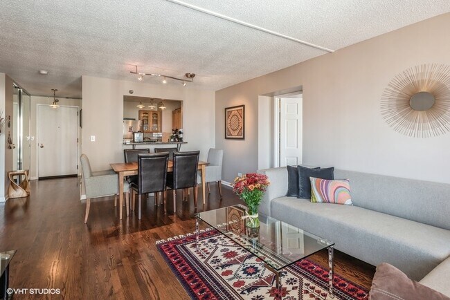 Building Photo - 111 W Maple St