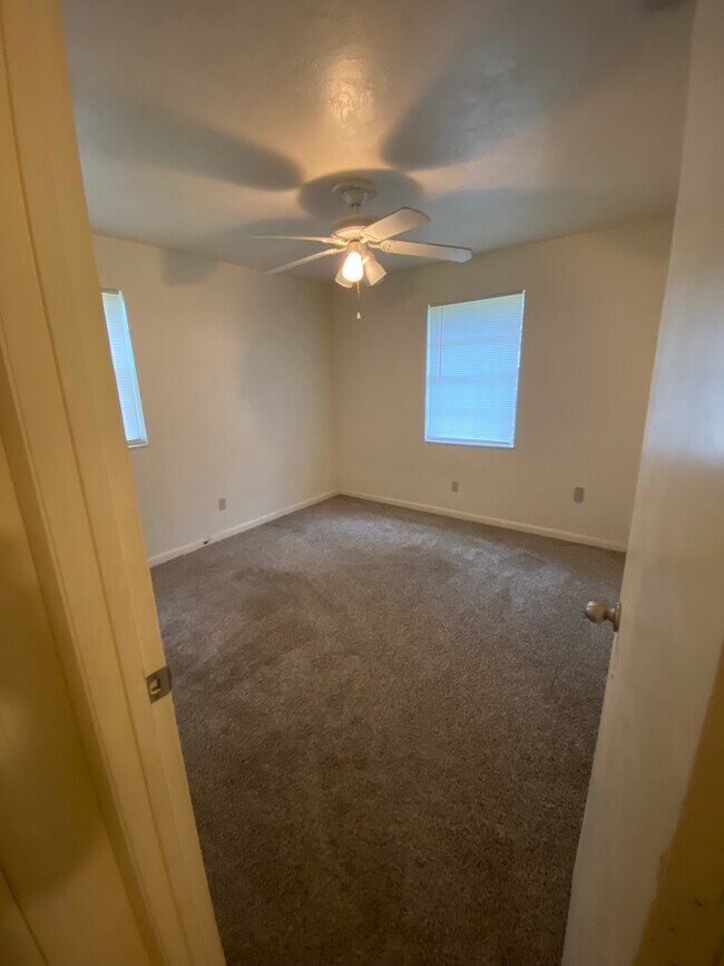 Building Photo - 3000 Whisper Ct