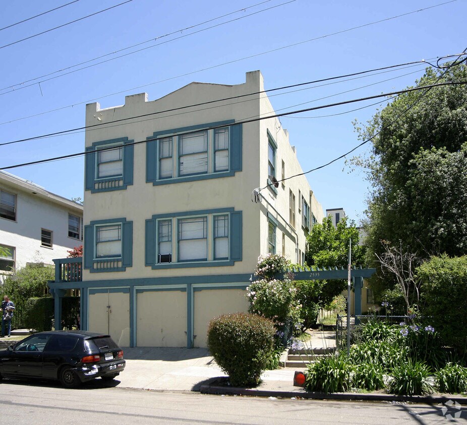 Building Photo - 2535 Regent St