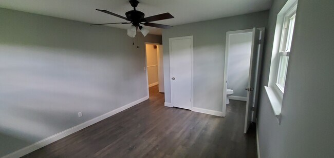 Pintura nueva - 2526 Standifer Hills Dr
