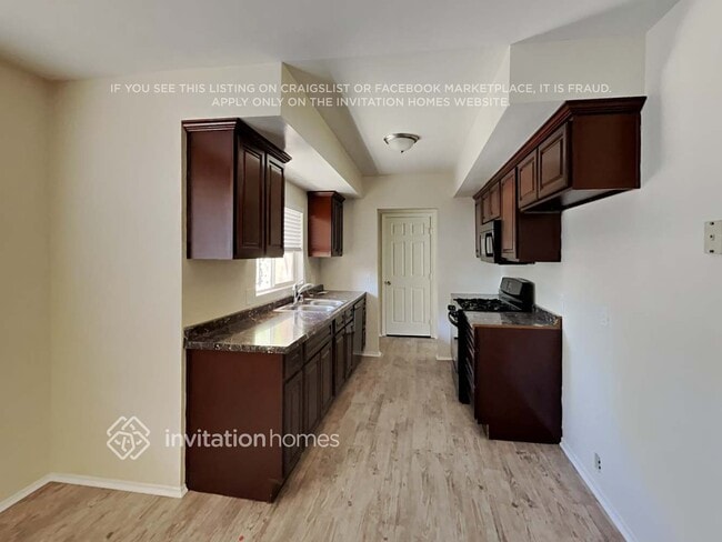 Building Photo - 2243 Avenida Del Diablo