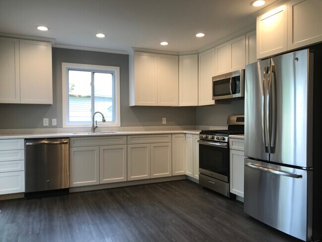 Building Photo - 1811 Paddington Ave