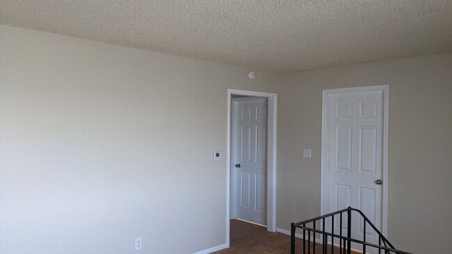Building Photo - A newly remodeled spacious 3/1 house with ...
