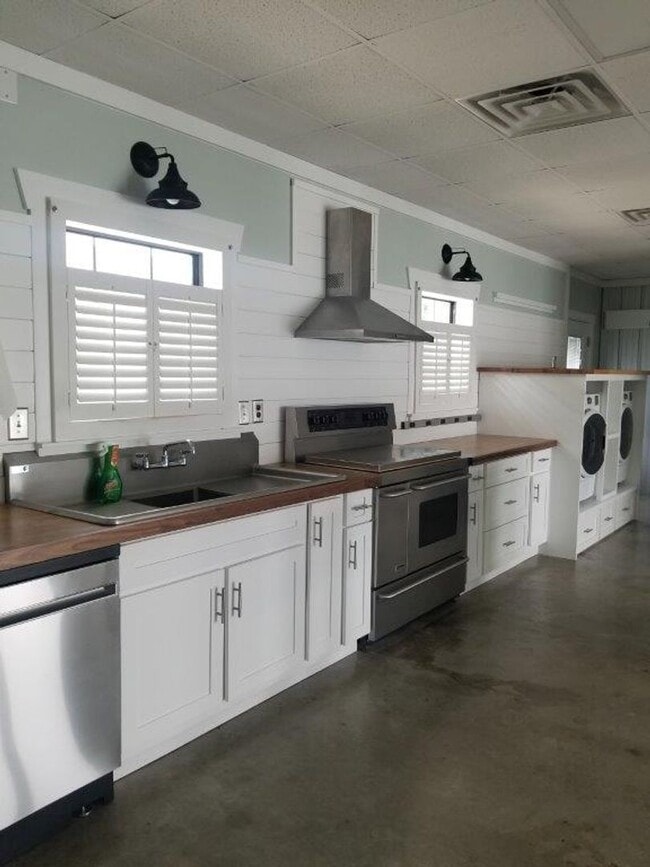 Building Photo - 6047-D Wayne Memorial Drive